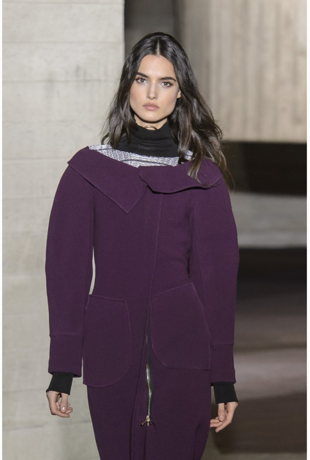 لون راقي ويليق ببشرتك القمحية من ايلي صعب