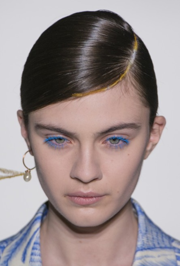 رسمات عيون بنفسجية بأسلوب دار JourNe