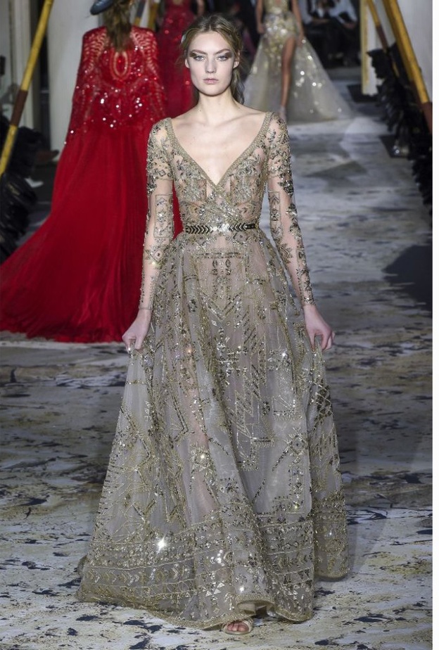 فساتين خطوبة من مجموعة ايلي صعب بألوان ميتاليكية تضيف لمسة من الرقي و الجمال