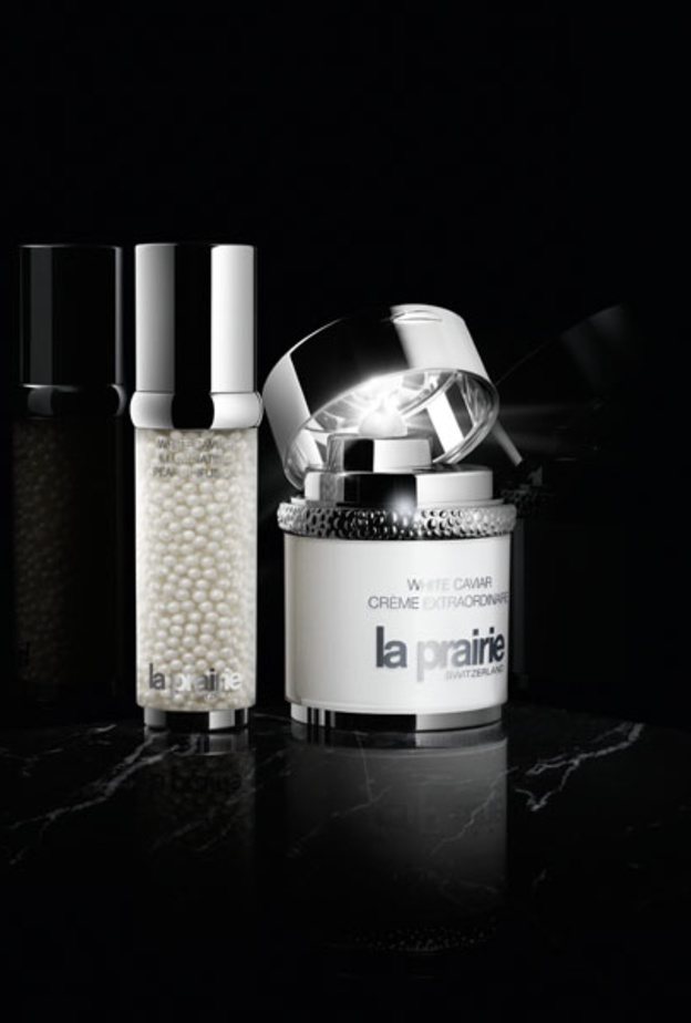 ينفرد مستحضر White Caviar Crème Extraordinaire بتركيبة استثنائية لبشرة نضرة.