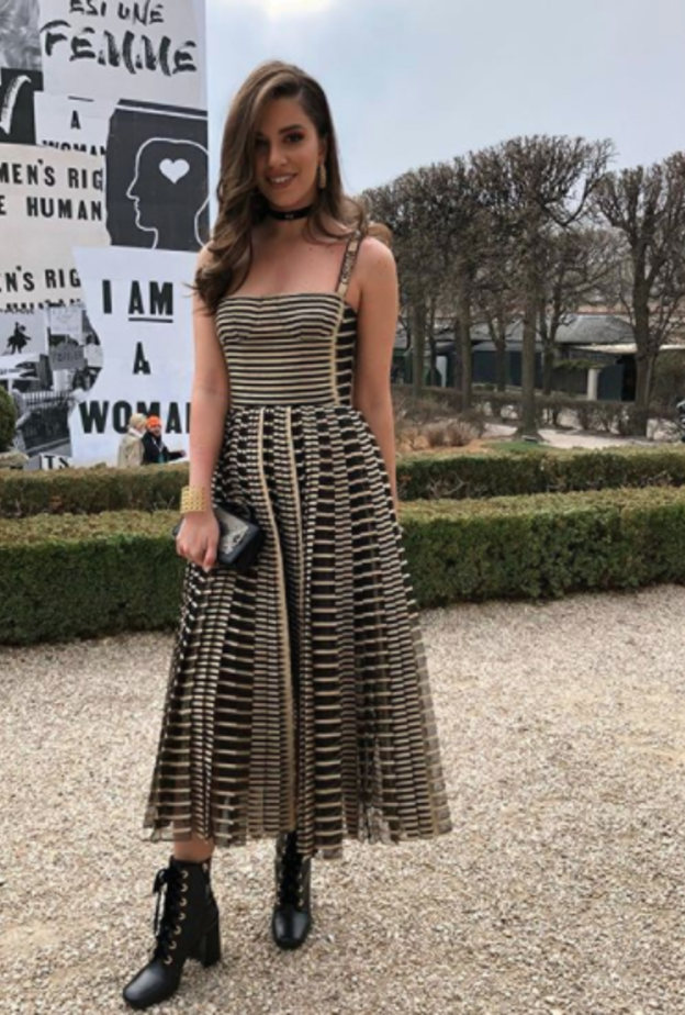 لارا اسكندر في اطلالة ناعمة في فستان باللون الأبيض