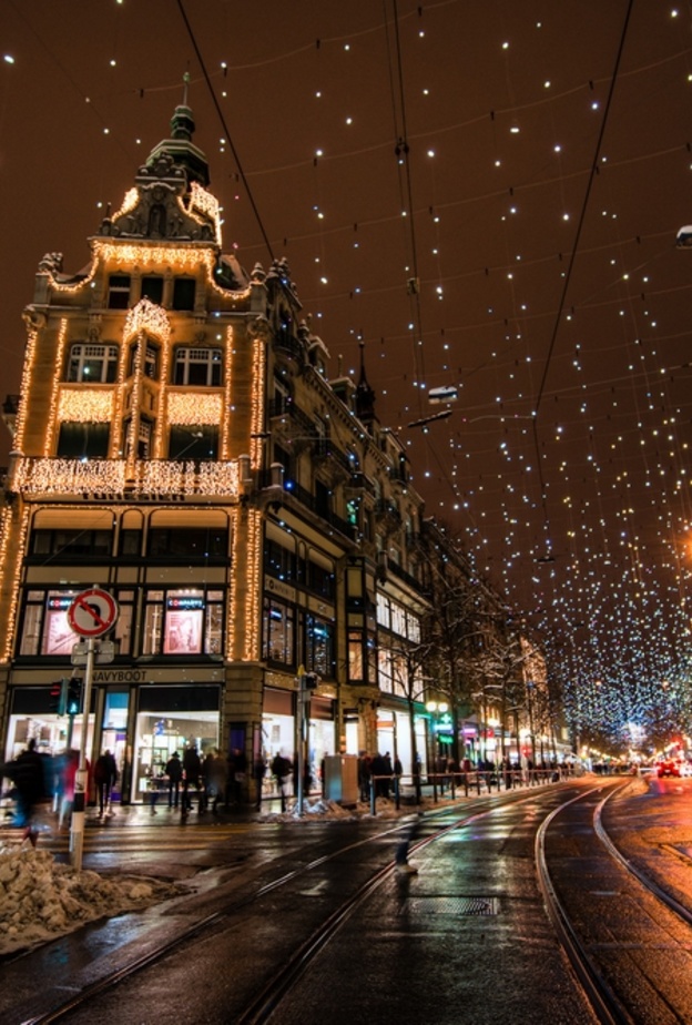 المقاهي في شارع الشانزليزيه