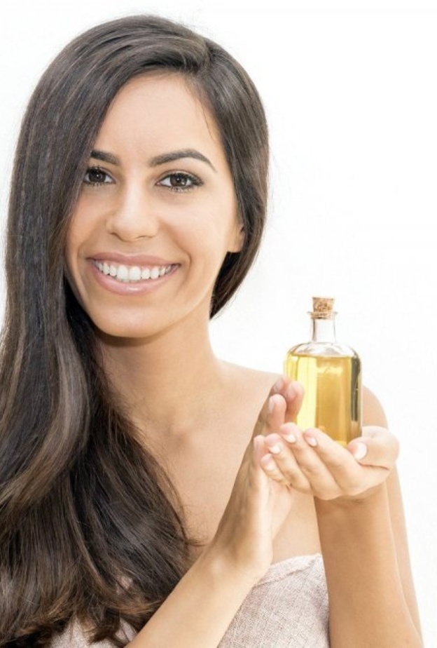 مكن استخدام زيت اللوز الحلو للشعر مع مكونات طبيعية أخرى لتعزيز النمو الصحي للشعر وزيادة قوته وحيويته