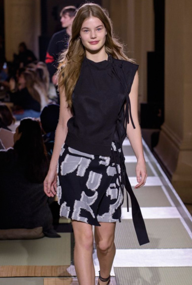 قميص رجالي بلون جريء