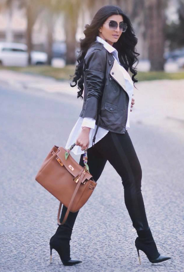 لوك شبابي في بدلة باللون الزيتي اعتمدته بثينة الرئيسي