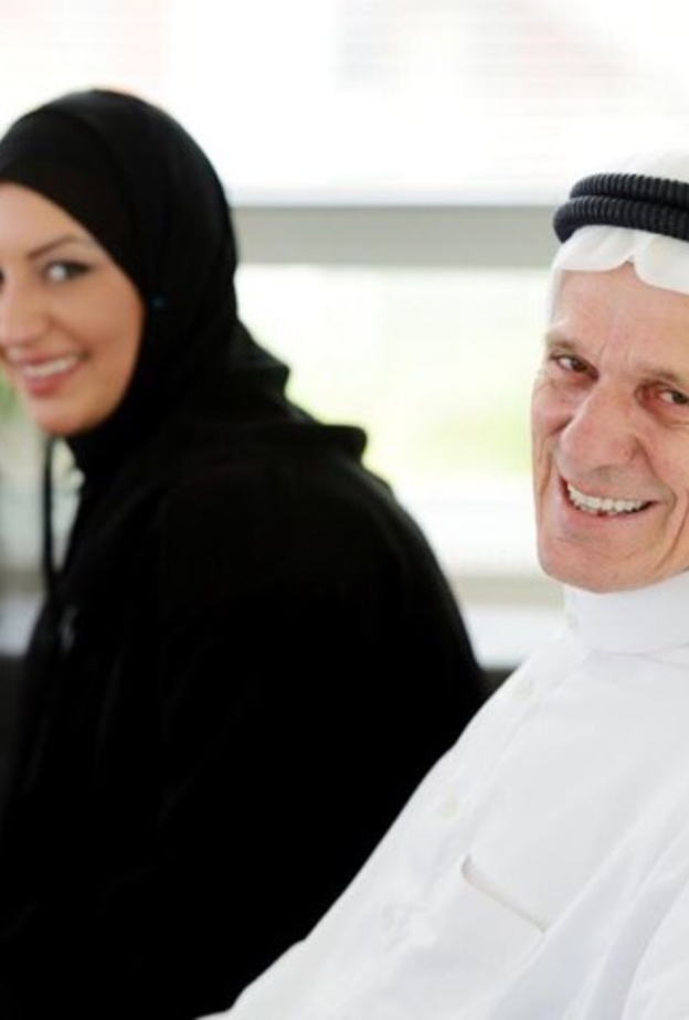 كيفية التعامل مع والد الزوج 