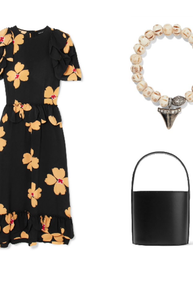 اطلالة كاجوال جذابة بسروال بنقشة الورود