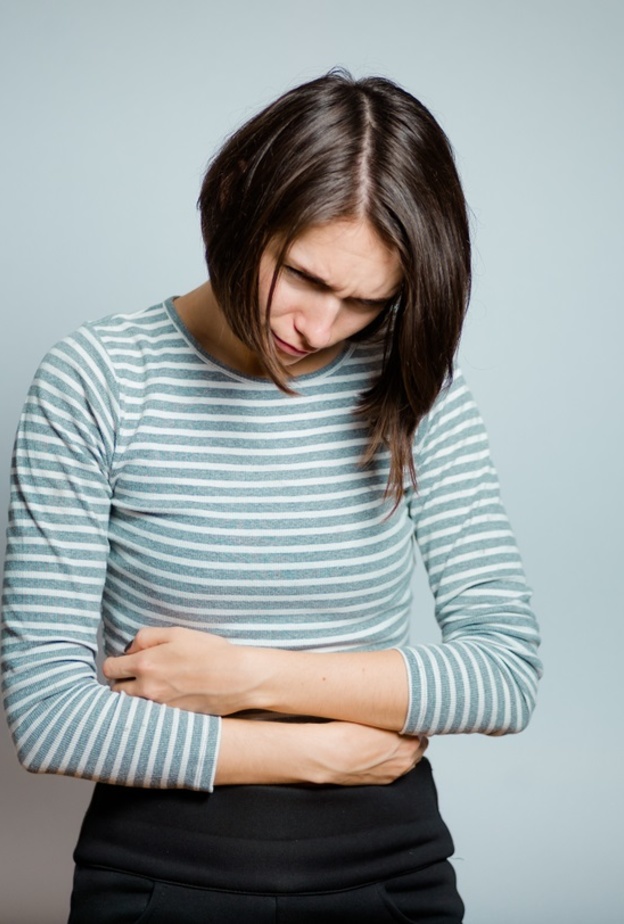 حموضة المعدة يمكن ان تتسبب بالام وشعور بالغثيان