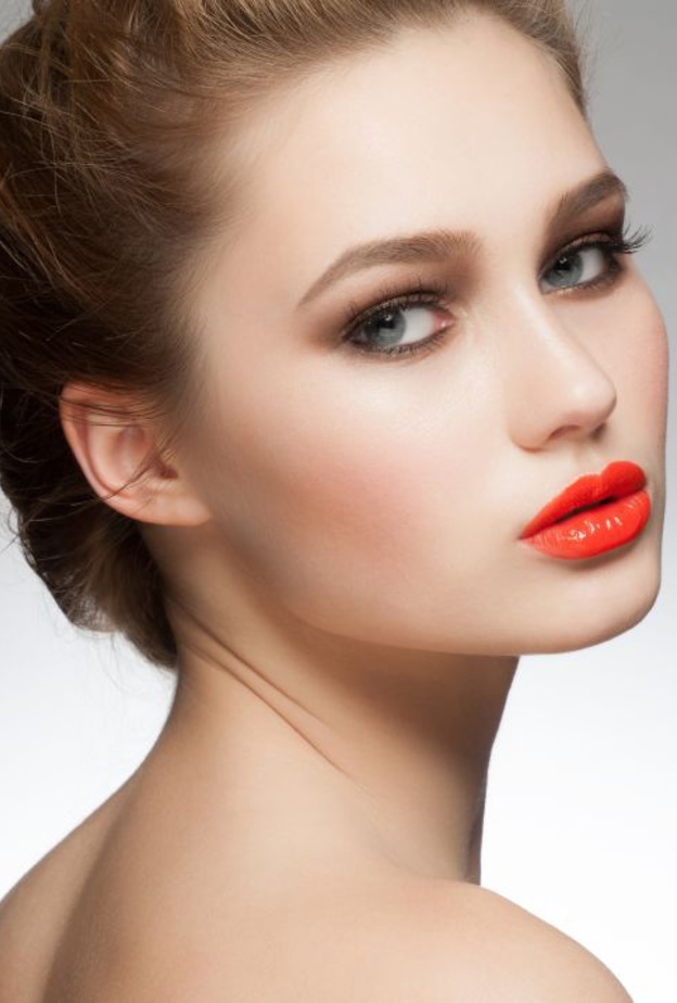 اللون البرتقالي العصري لأحمر الشفاه