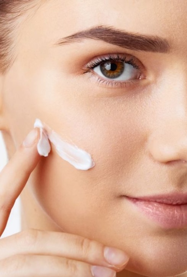 استخدمي الكريم المرطب للبشرة