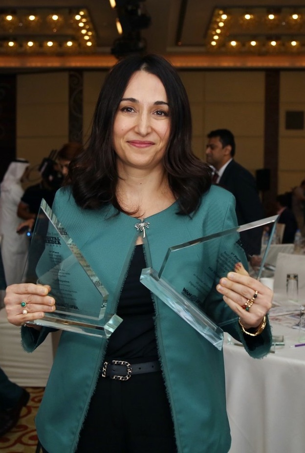  مي بدر رئيسة تحرير مجلة هي 