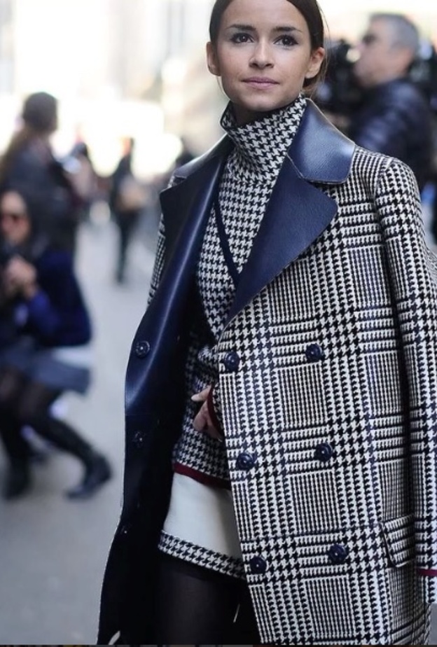 طرق مختلفة لارتداء بليزر كاروهات في الشتاء