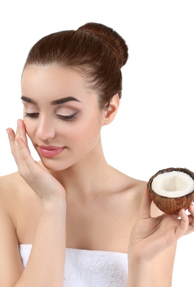 زيت جوز الهند يعالج البشرة الدهنية 