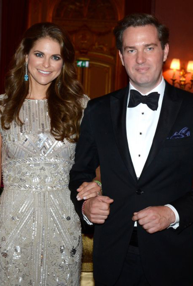 كريس أونيل سعيد بولادة طفلته الثالثة