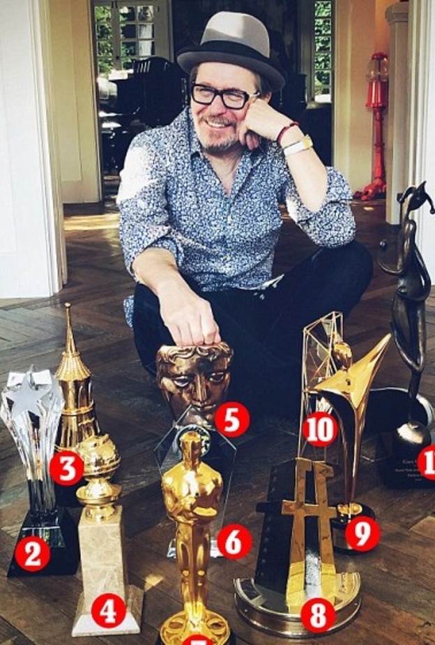 إبتسامتة العريضه تقول كل شيء