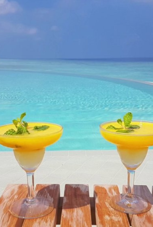 لعيش اجواء الشاطئ المنعشة Hurawalhi مطعم تحت الماء-