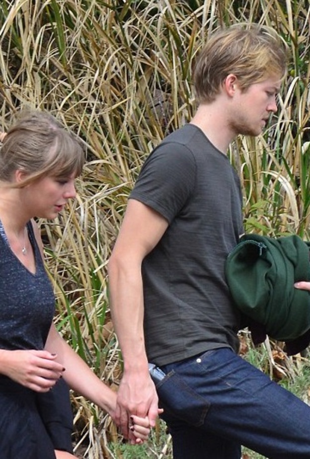 ظهر الثنائي بعيدا عن الأعين