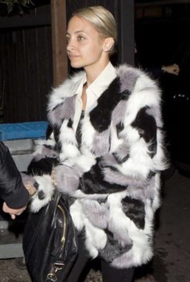 جاكيت من House of Fluff 