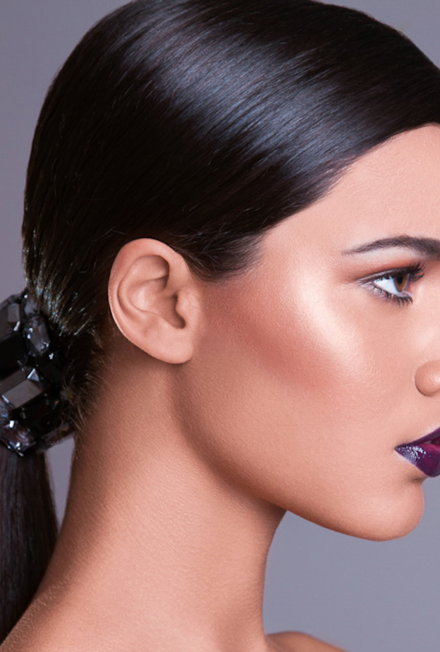 جربي أحمر الخدود المشمشي لتزيدي بشرتك إشراقاً.