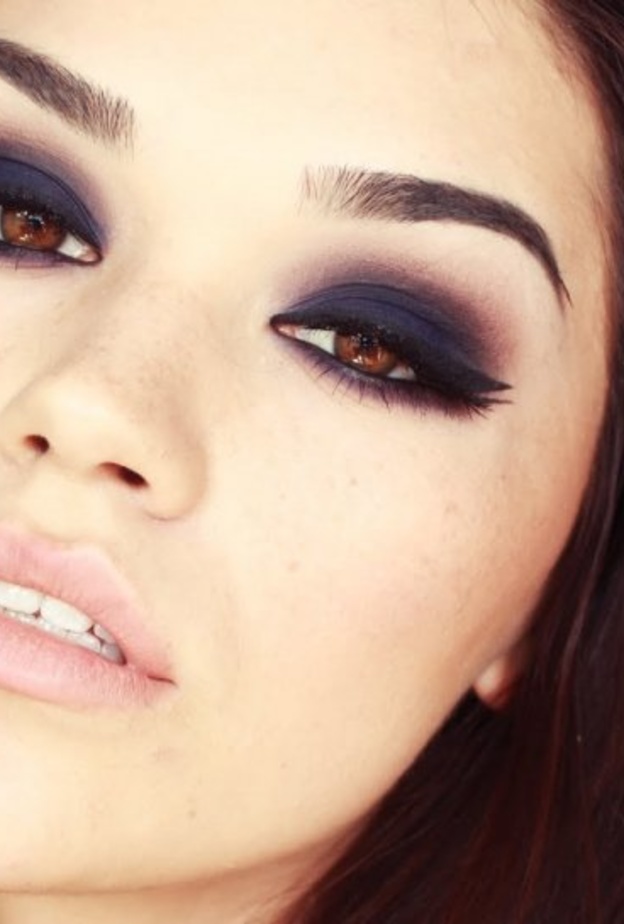 مكياج سموكي كحلي داكن