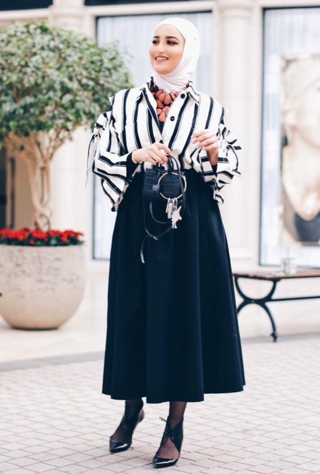 ملابس مقلمة للمحجبات مع التوبات العصرية بالوان متدرجة على خطى الجميلة مرمر