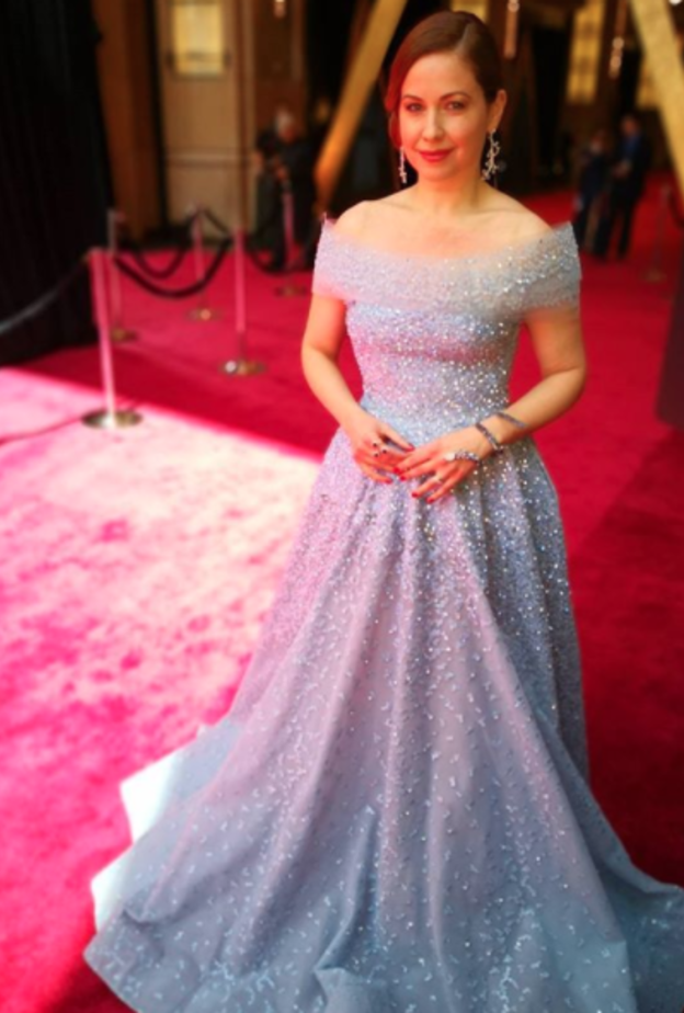 فستان مبهر باللون الأزرق من طوني ورد تألقت به ريا أبي راشد في حفل الأوسكار