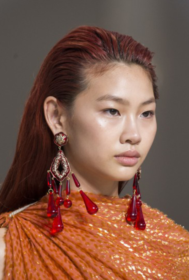 الوان شعر أشقر من دار Calcaterra