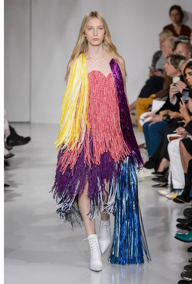 فستان شبابي لاطلالات النهار مع الشراريب من دار Celine