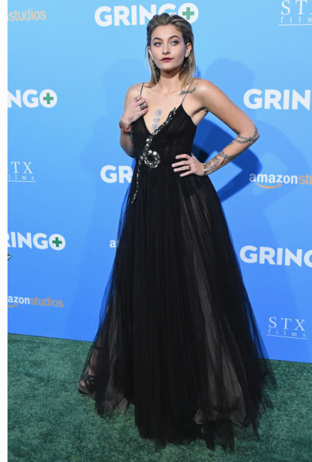 فستان من التول الأسود من غوتشي اختارته باريس جاكسون