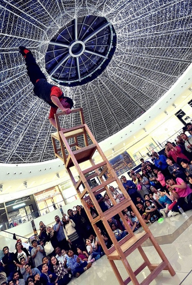 مهرجان عروض الشوارع في دبي مارينا يعود بنسخته الثامنة