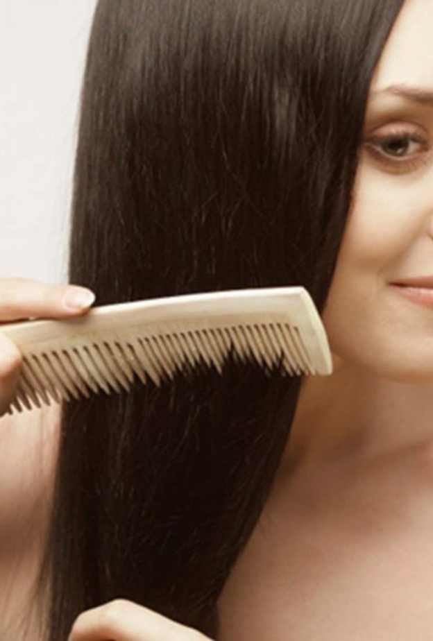 يعطي ماسك الطماطم للشعر لمعان وقوام أملس