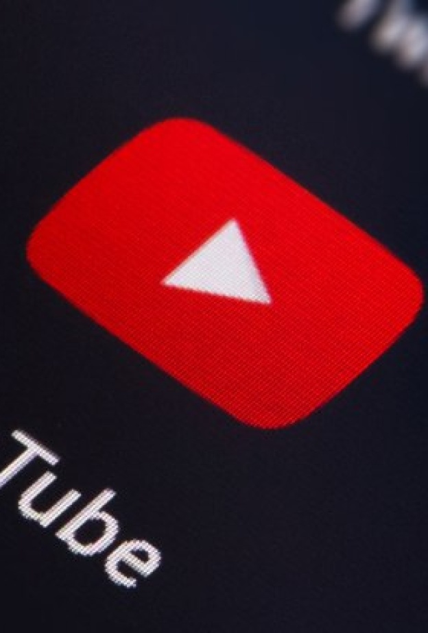 واجهة التطبيق من اللون الداكن يجعله مثالي أثناء استخدامه في الليل أيضا