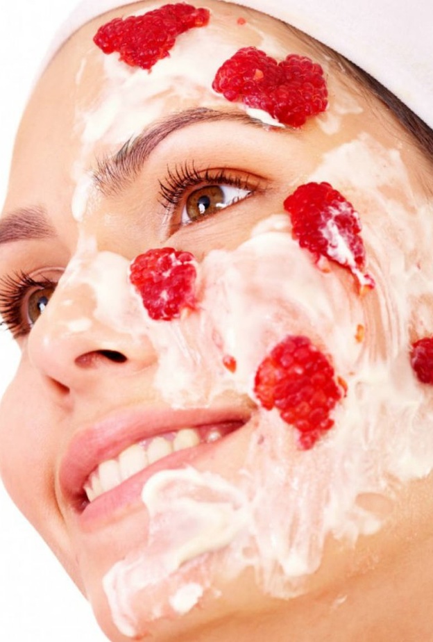 ماسك الفراولة يقضي على الاثار الداكنة في بشرتك