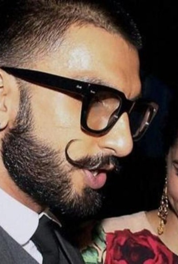 ديبيكا بادوكون تنشر صورة حذائها القديم