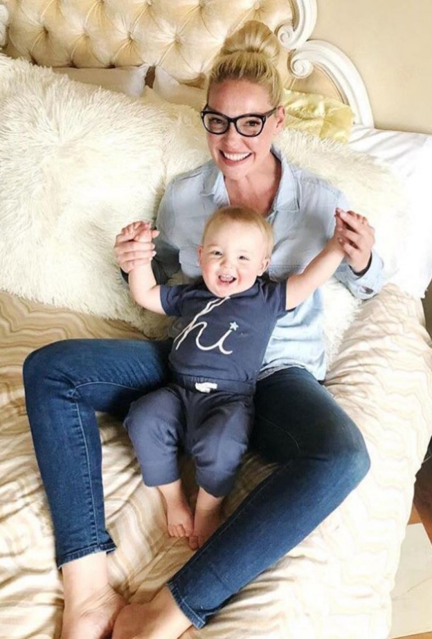 كاثرين هيغيل تنشر صورة ظريفة مع ابنها عبر حسابها على الانستقرام