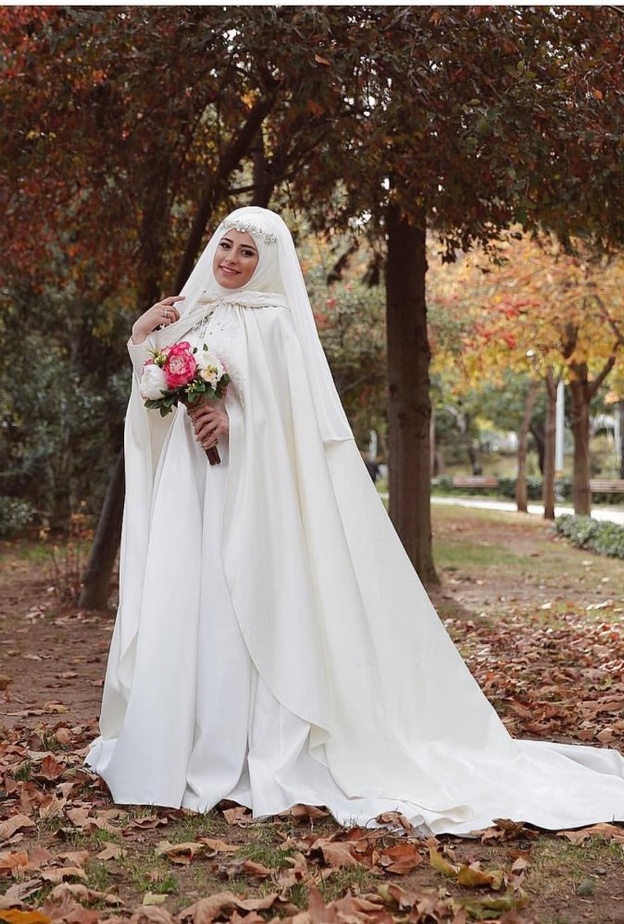 حجاب تركي كلاسيكي تزينه الاكسسوارات