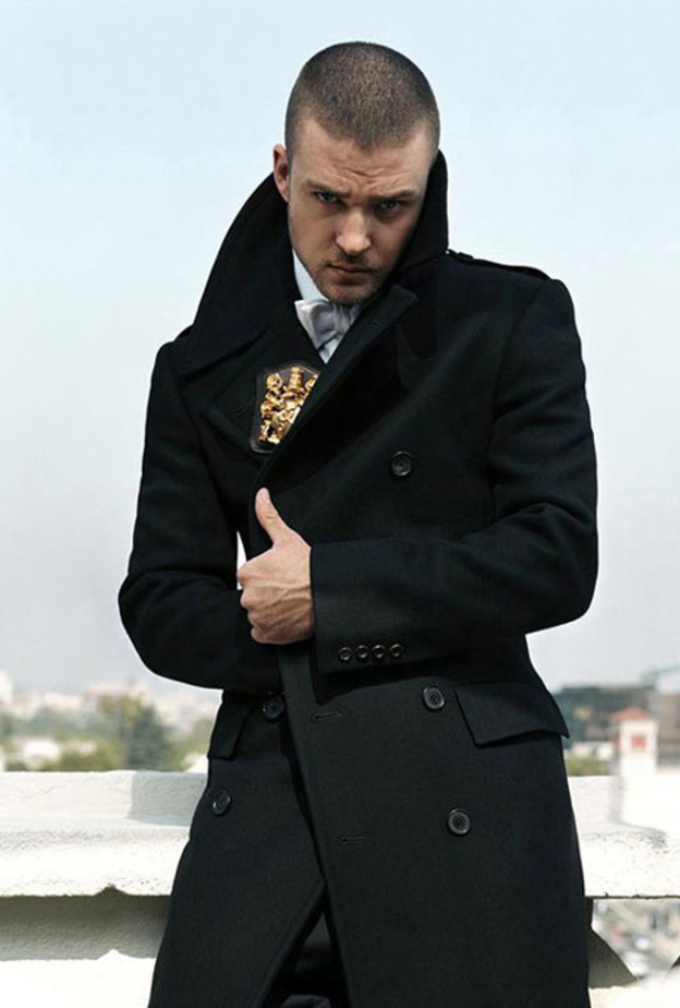 أبرز اطلالات النجم جاستين بأسلوب شبابي وعصري