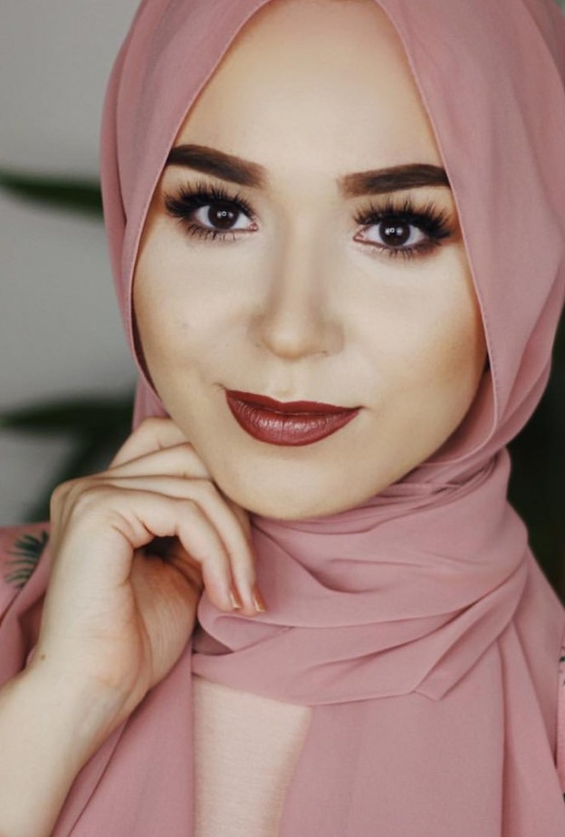 الوان مرجانية قوية بخطى نبيلة بي