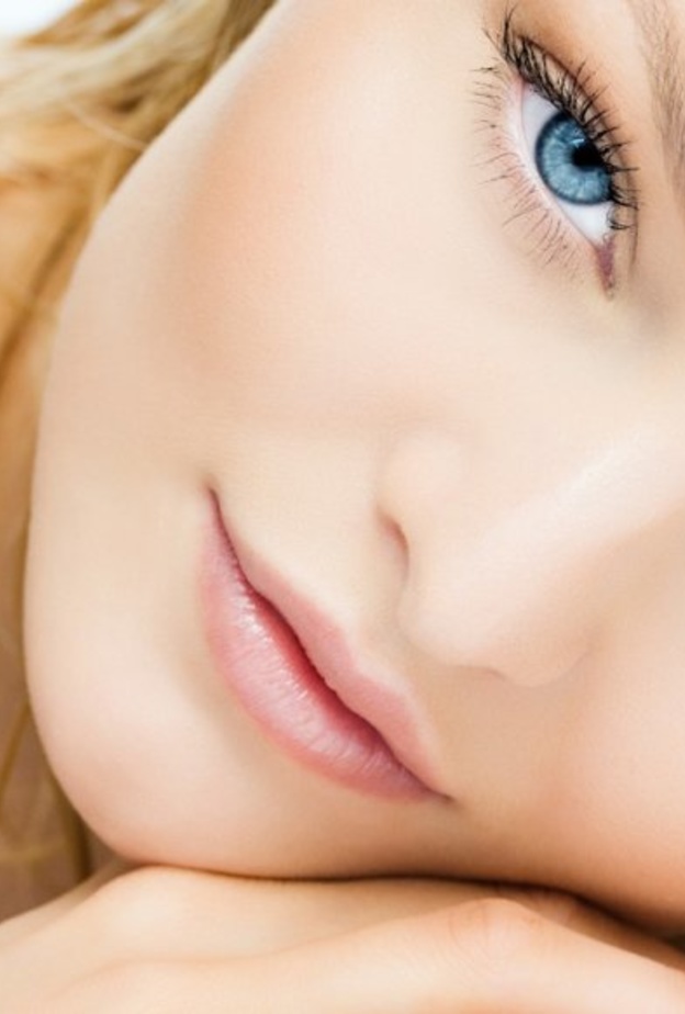 وصفات الجمال الطبيعية لعلاج جفاف وتشقق الشفتين غالبا ما يكون علاج فعال لمشكلات تشقق الشفايف