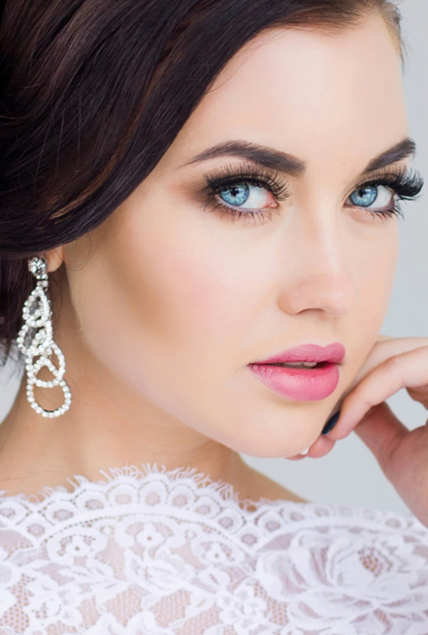 تمتعي ببشرة فاتحة ذات لون واحد في يوم زفافك