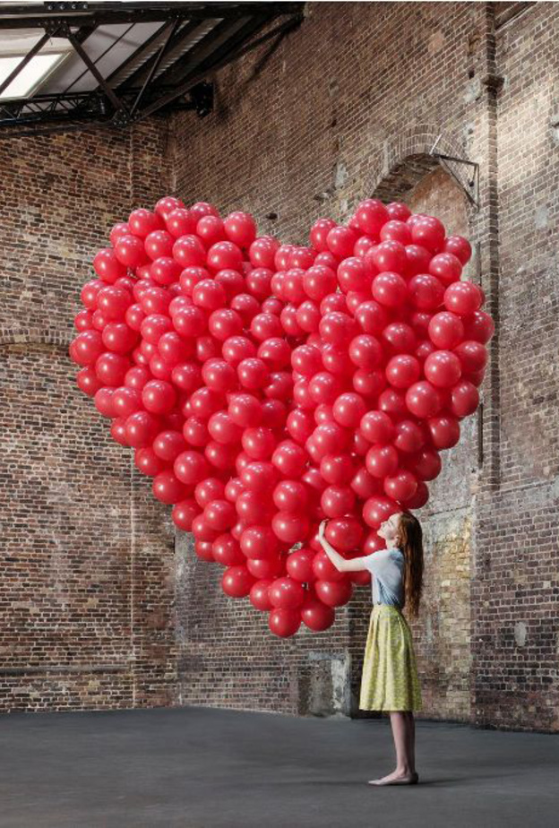 تتميّز بأنها صاحبة شخصية قوية في الحب وتلفت نظر الرجل بسحرها وحماستها.