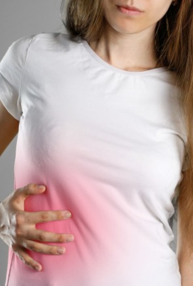 تضخم الكبد يسبب ألم في الجانب الأيمن من البطن