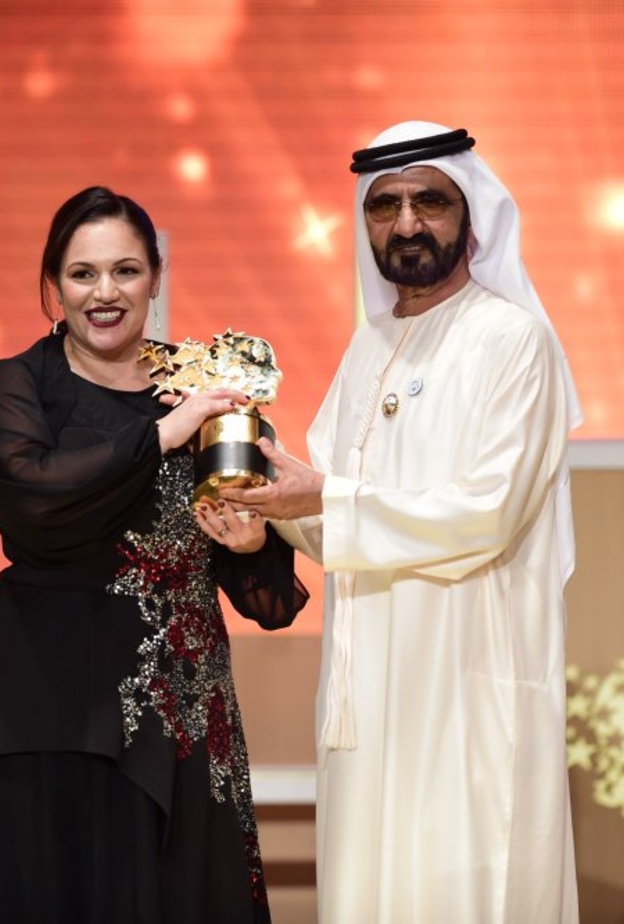 محمد بن راشد يكرم أفضل معلم في العالم