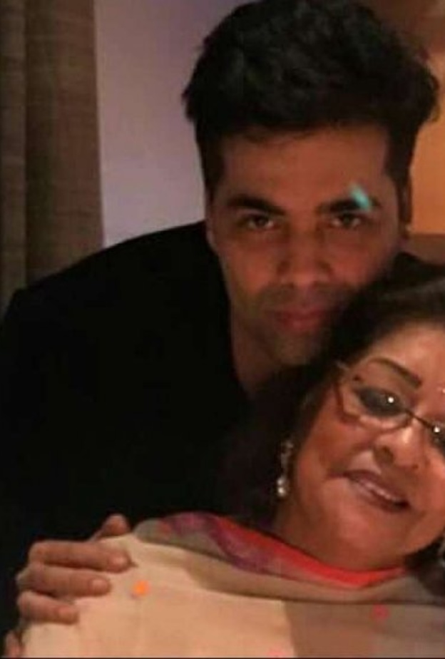 نجوم بوليوود يحتفلون بعيد ميلاد والدة كاران جوهر