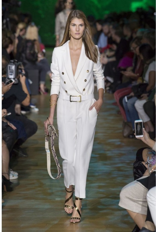 اخطفي الأنظار بالجمبسوت الأبيض بستايل مستوحى من ايلي صعب