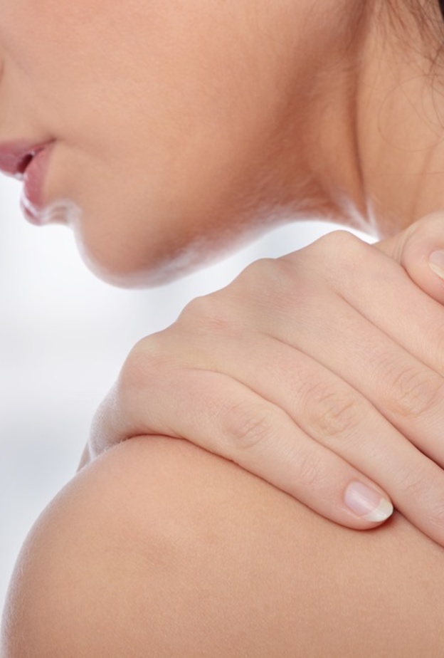 اسباب الم الكتف الايسر وطرق العلاج