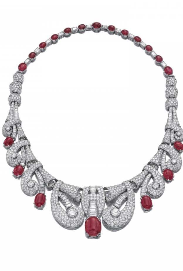 تاج الملكة اليزابيت من كارتييه ترتديه شقيقتيها وكيت ميدلتون