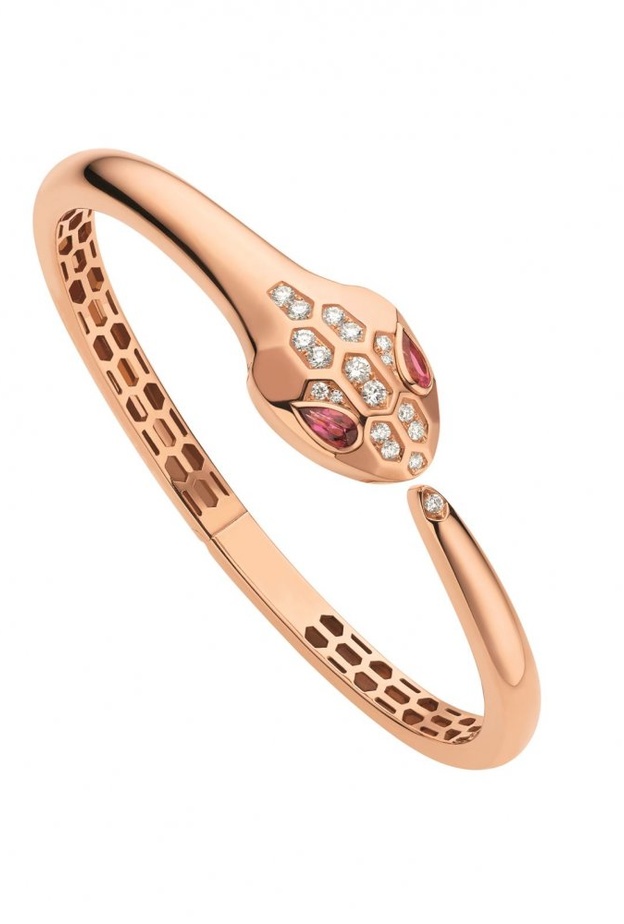 اسوارة من أيرين نيويرث Irene Neuwirth