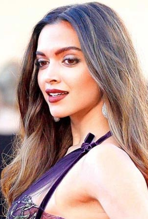 ديبيكا بادوكون أولا ثم بريانكا تشوبرا