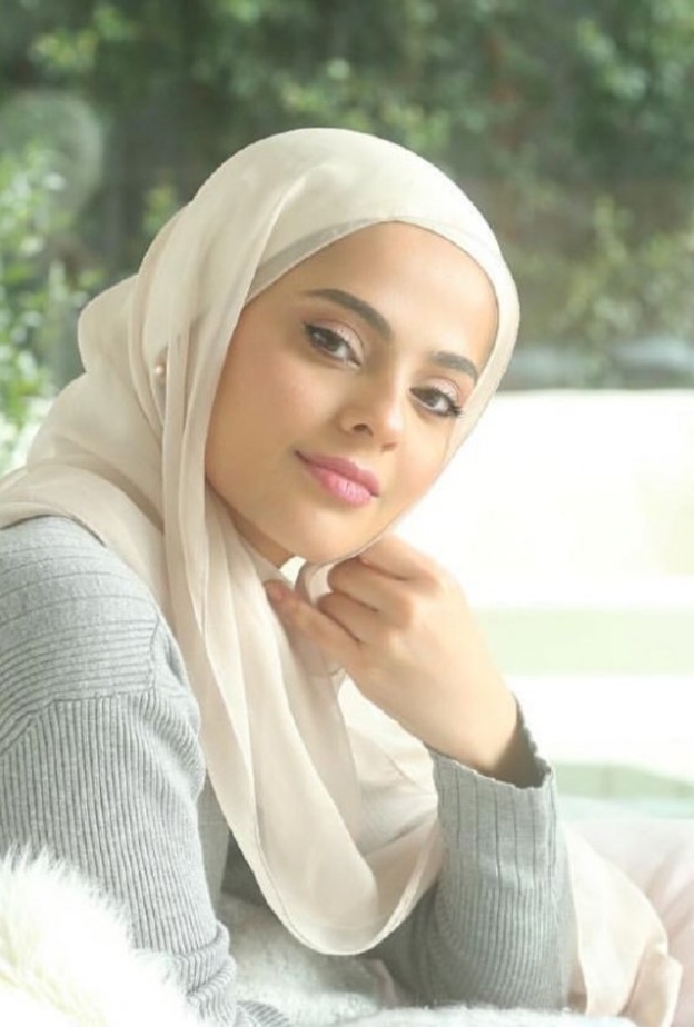 يليق اللون الابيض بالوان البشرة الداكنة